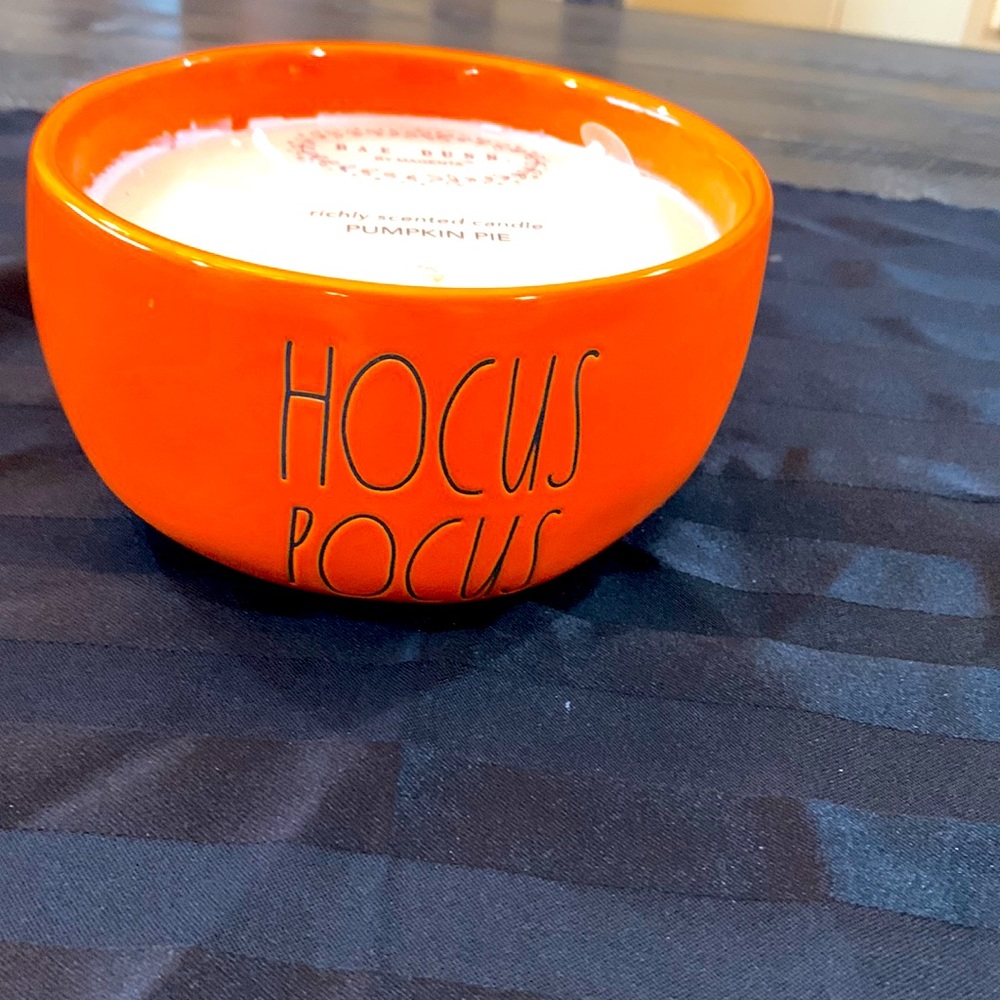 Rae Dunn ceramic orange scented candle with Hocus Pocus on the side NWT